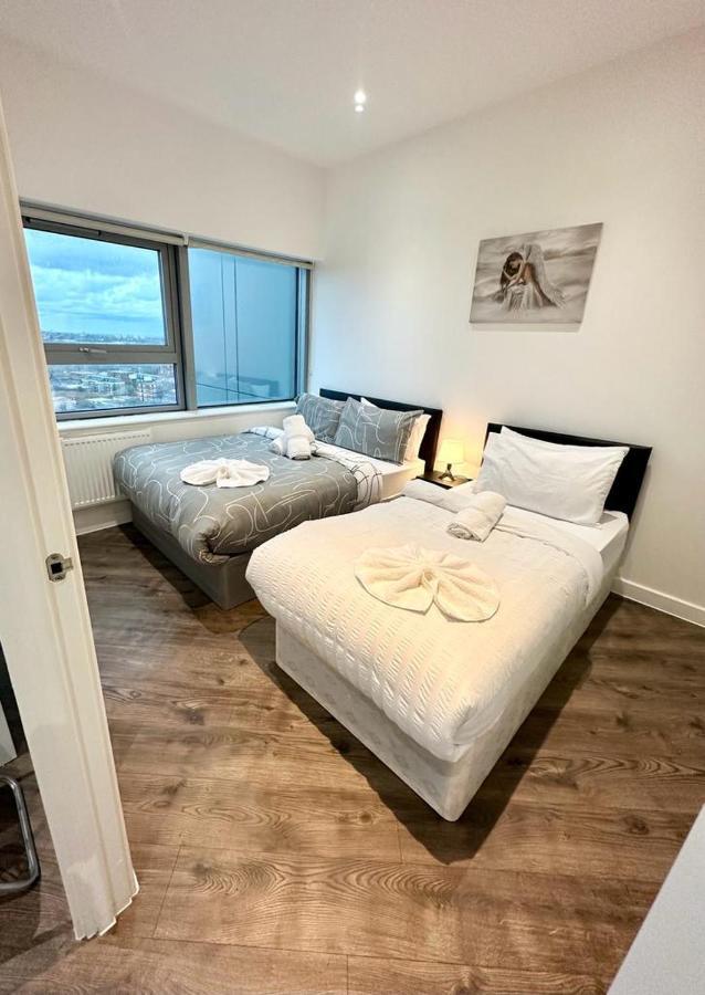Alarabi Apartments-Two Bedrooms Apartment London Borough of London Borough of Croydon Exteriör bild