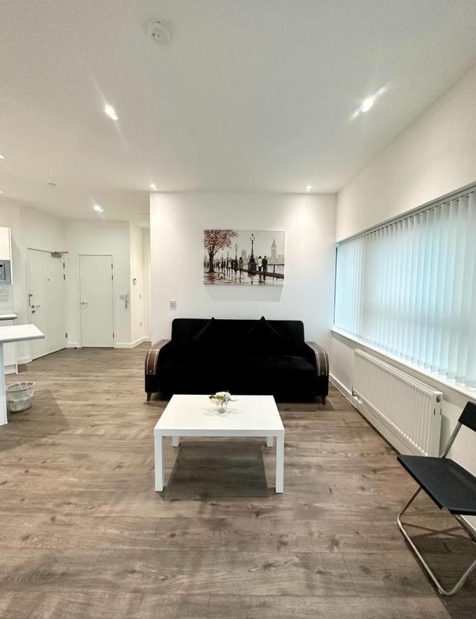 Alarabi Apartments-Two Bedrooms Apartment London Borough of London Borough of Croydon Exteriör bild